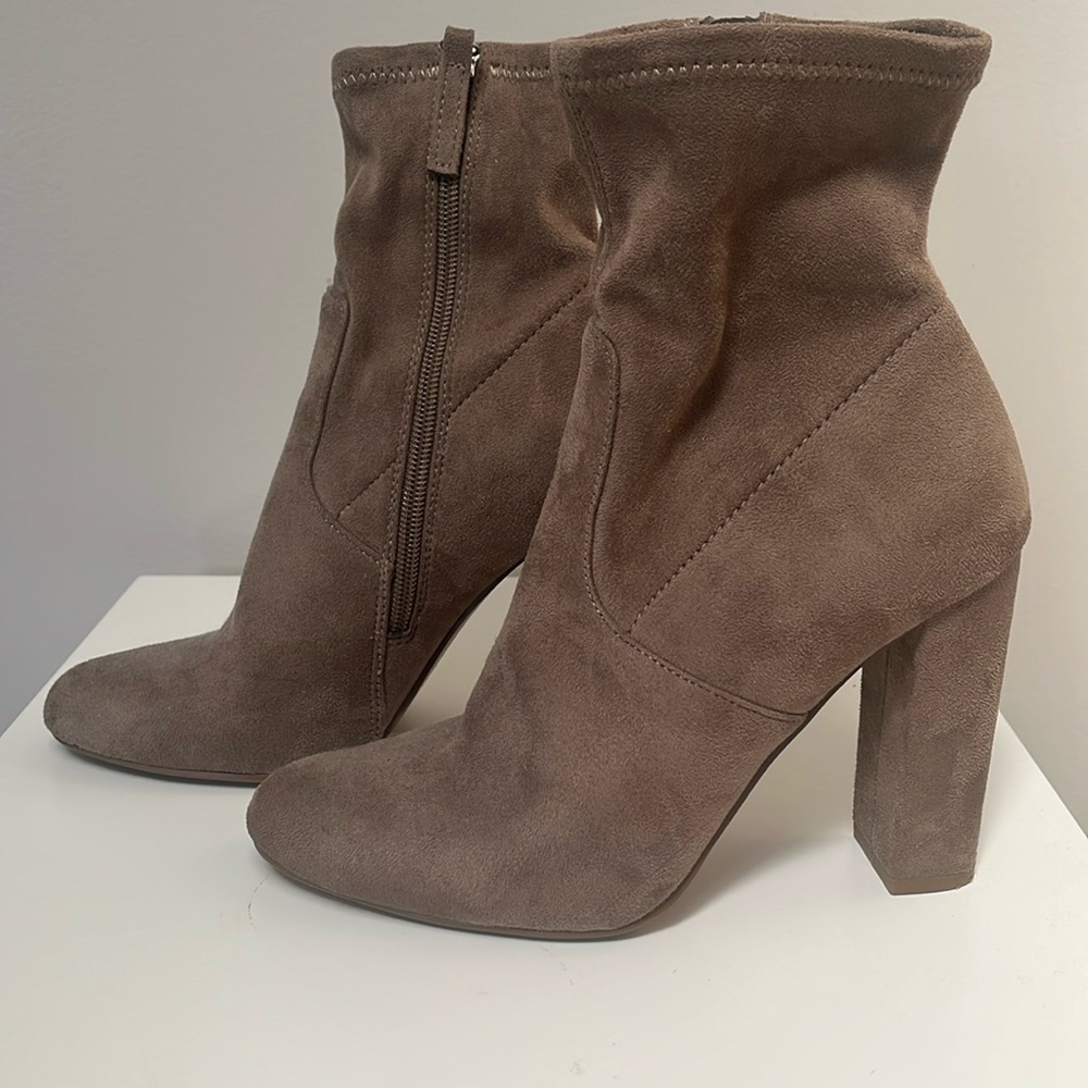 Steve Madden Brown suede booties